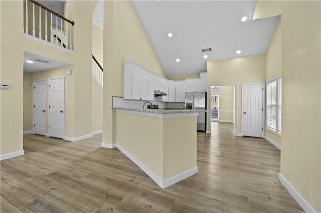 Building Photo - 675 Manor Glen Dr