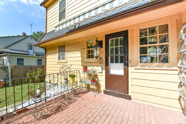 Building Photo - 61 Villa Ave