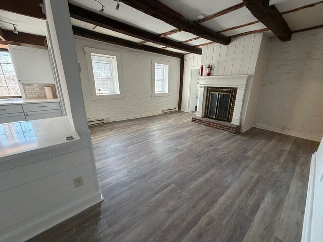 Building Photo - Unique 3 Bedroom with Den in Historic Building on Germantown Pike!