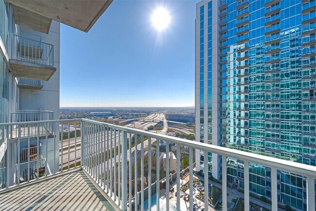 Building Photo - 5925 Almeda Rd