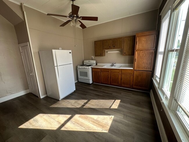 Building Photo - 1719 1/2-1719 1/2 W Adams St