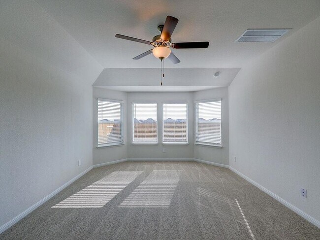Building Photo - 112 Holmby Dr