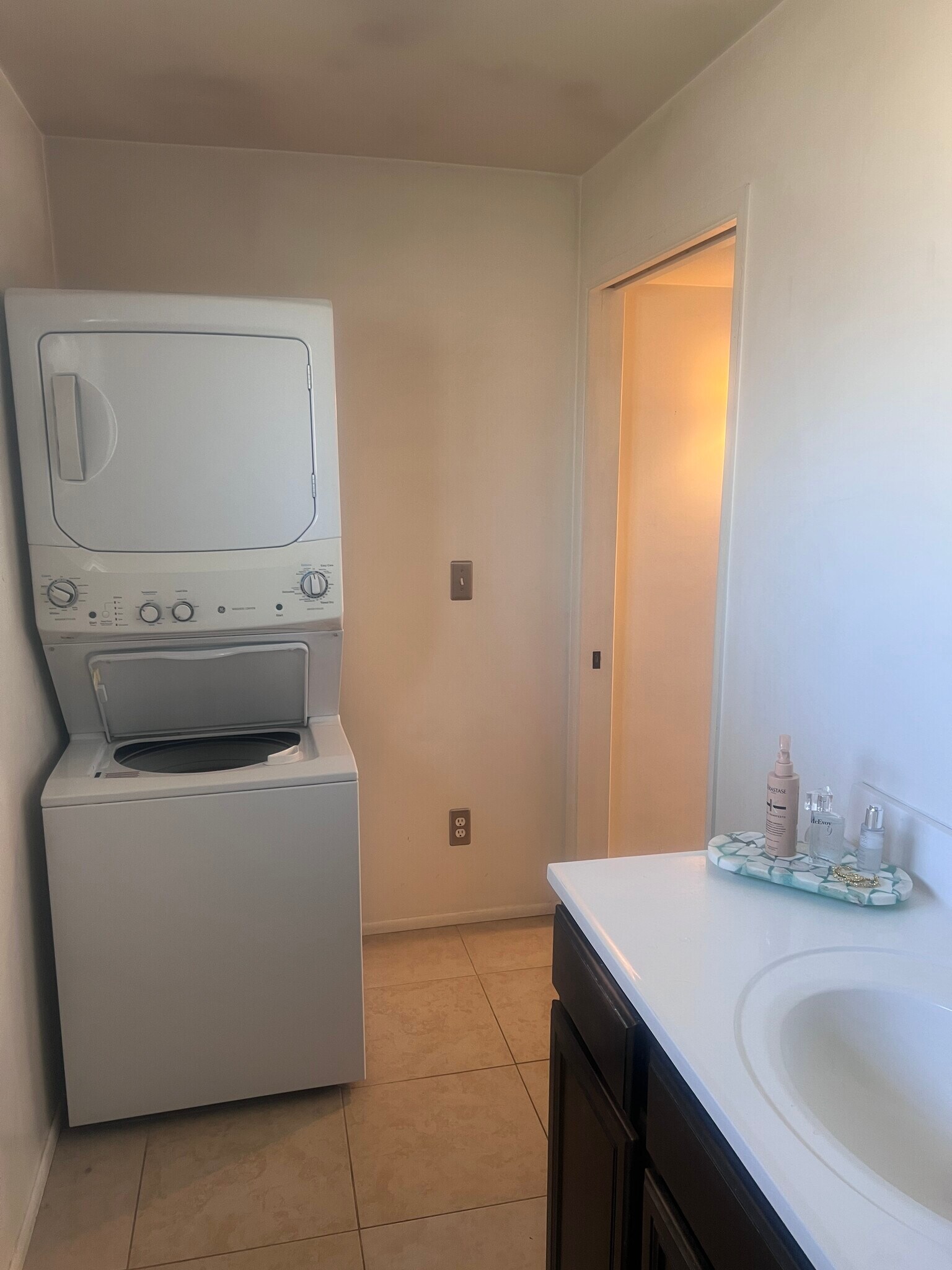 Building Photo - 524 W Fairway Dr