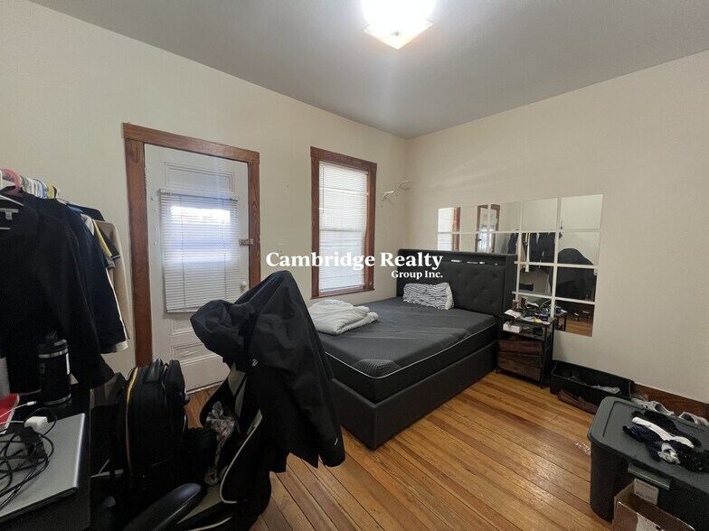 Building Photo - 346 Faneuil St