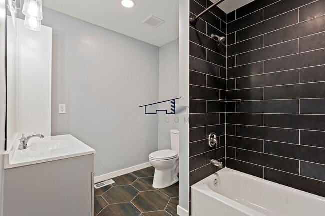 Building Photo - Updated Ogden 4 Bedroom 2 Bathroom Home Av...
