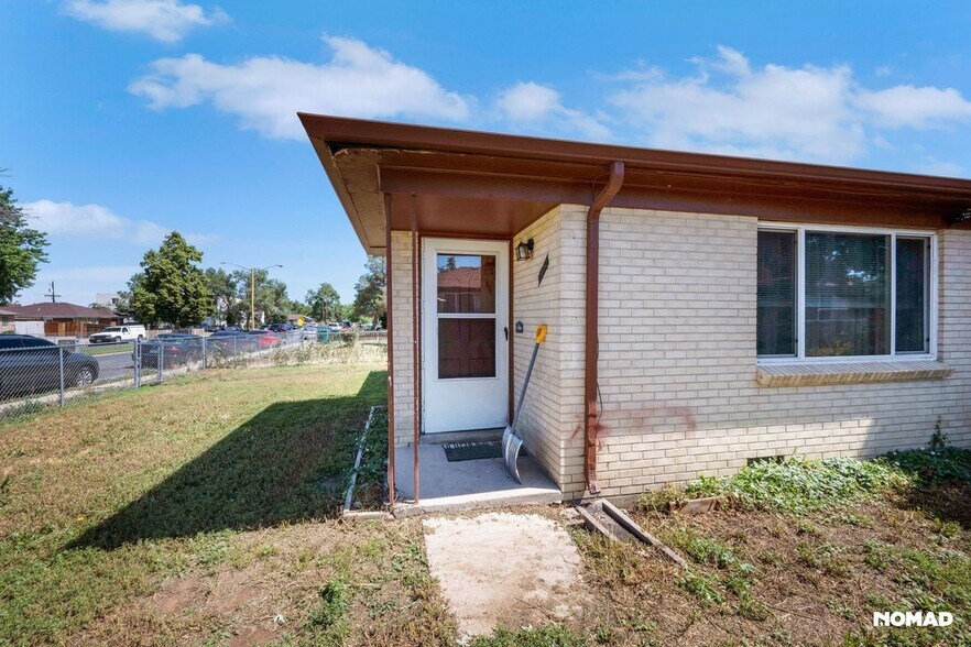 Building Photo - 1932 Del Mar Pkwy