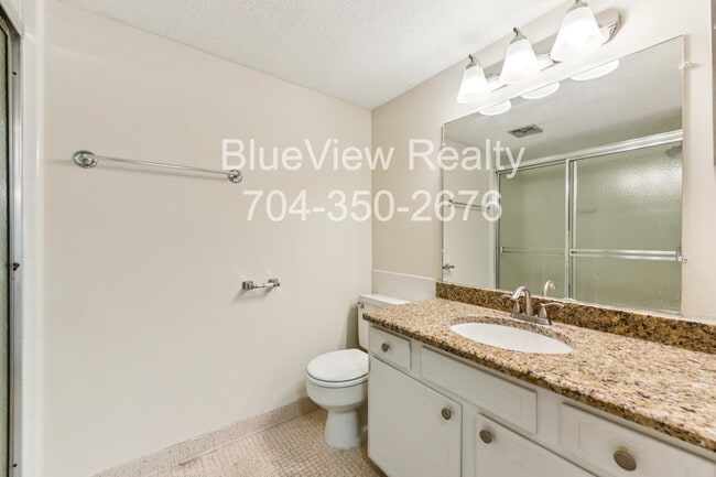 Building Photo - 4735 Hedgemore Dr