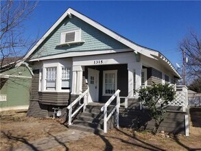 Building Photo - Traditional 4 Bed 2 Bath Craftsman in Hist...