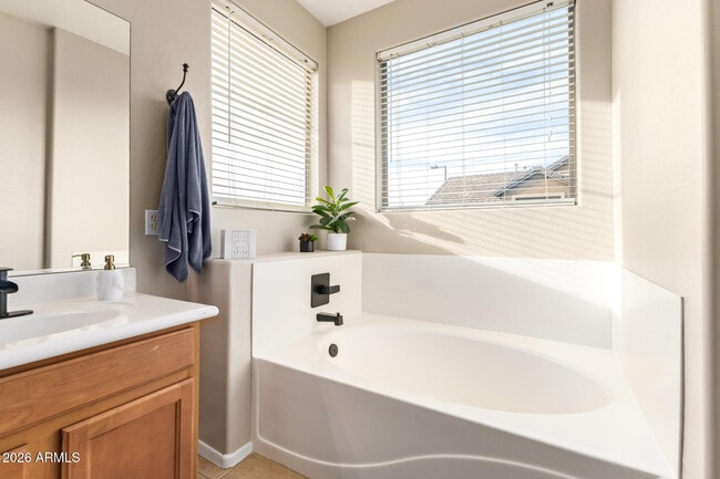 Building Photo - 3143 S Southwind Dr