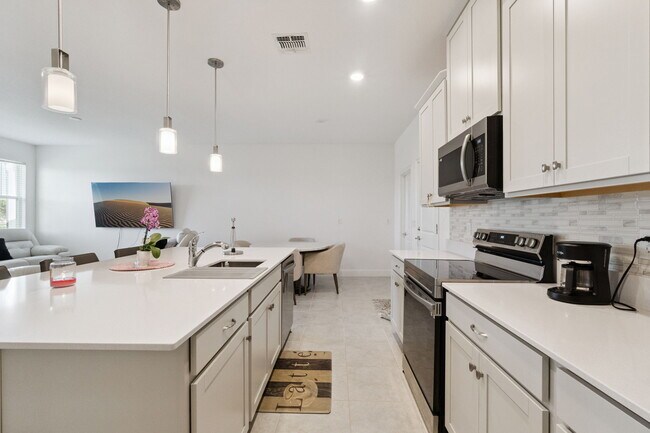 Building Photo - 4847 Cross Pr Pkwy