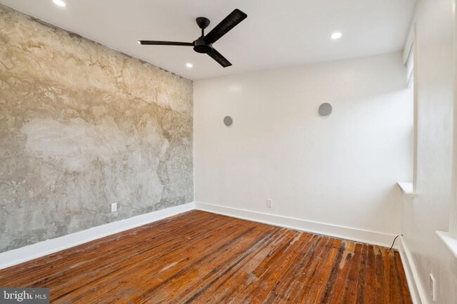 Building Photo - 136 Carpenter St