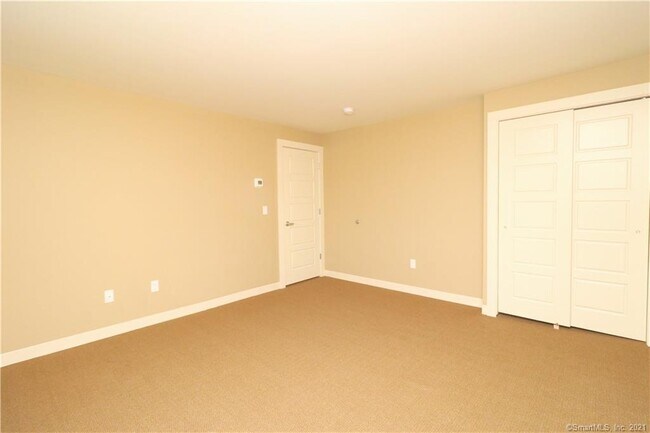 Building Photo - 128 Custer St