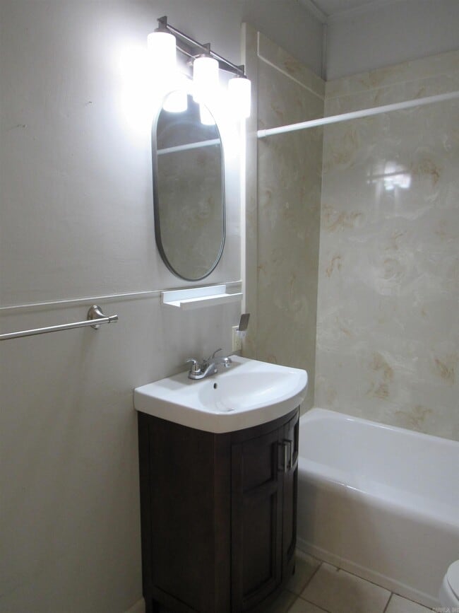 Building Photo - 405 E Main St