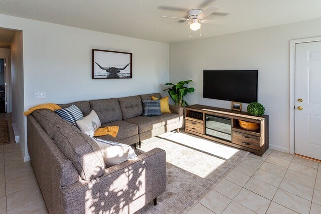 Building Photo - 3 Bedroom, Single-story Townhomes for rent...