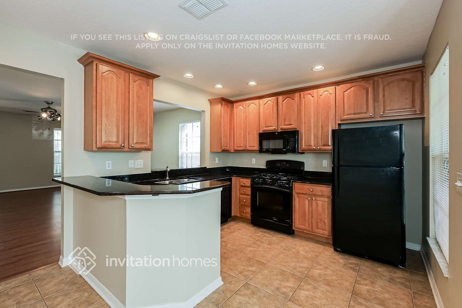 Building Photo - 5901 Grand Loneoak Ln