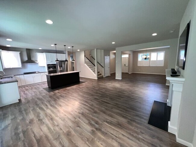 Building Photo - 5 Bedroom plus a Bonus Room in Gig Harbor