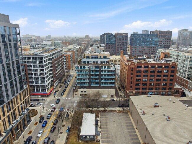 Building Photo - 910 W Madison St