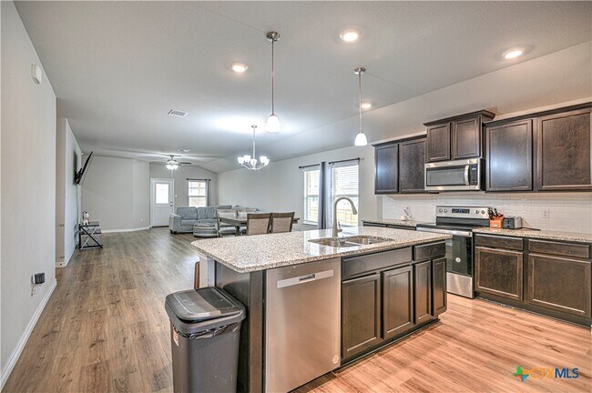 Building Photo - 1957 Rosson St