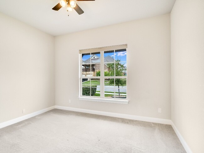 Building Photo - 3925 Octavia Dr