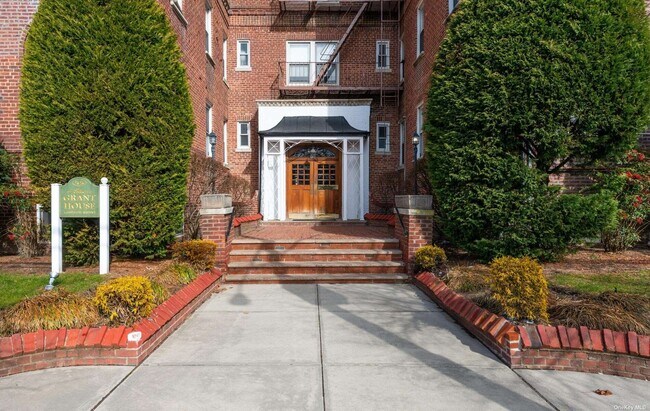 Primary Photo - 55 Grand Ave