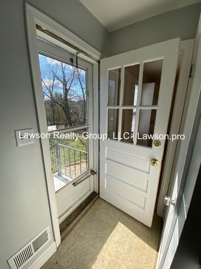 Building Photo - Raleigh Court -Three Bedroom Ranch with Basement