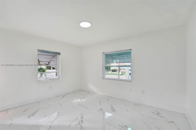 Building Photo - 9173 Byron Ave