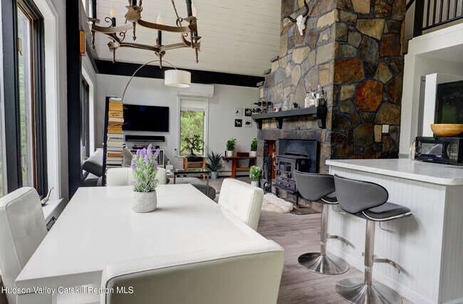 Building Photo - 421 Brown Rd