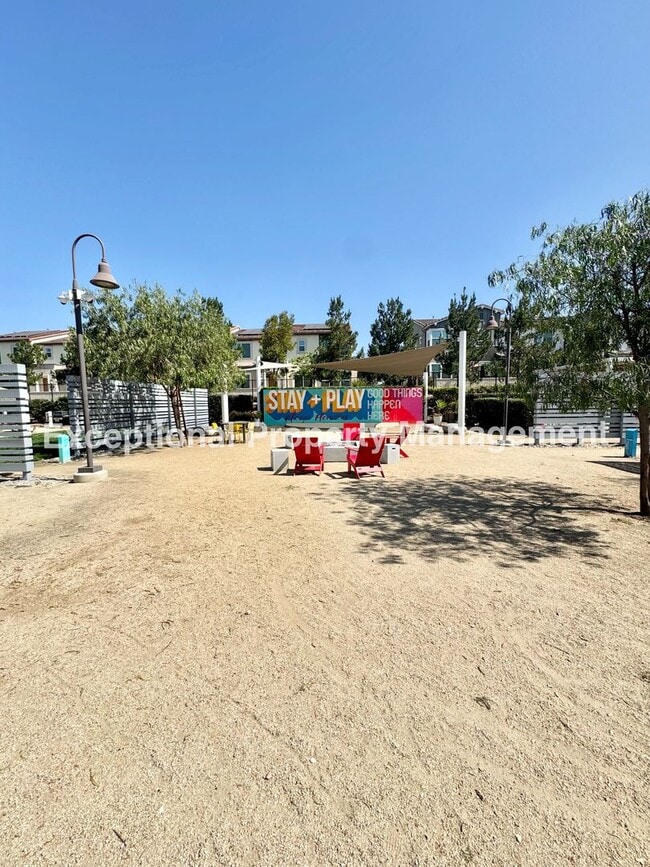 Building Photo - Ready to move in 3 bed 3 bath home!