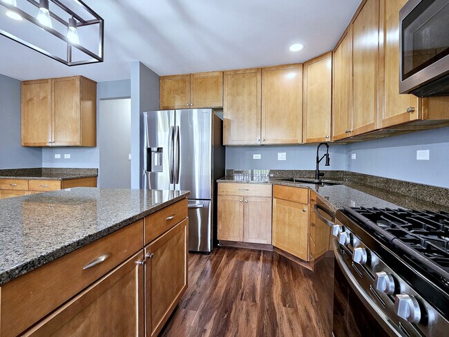 Building Photo - 464 Lancaster Dr