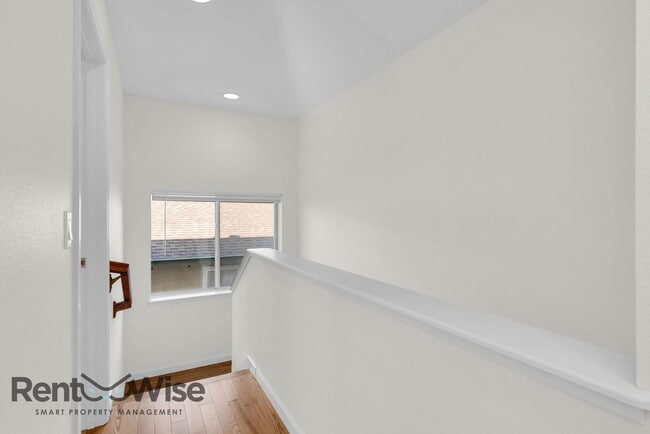 Building Photo - 734 Chestnut St