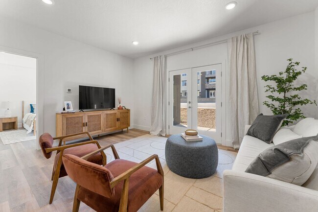 Building Photo - 302 S Divario Cyn Dr