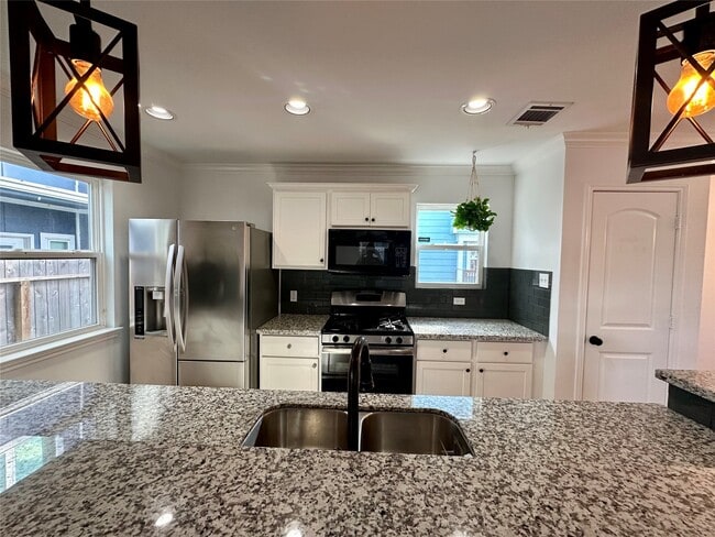 Building Photo - 4322 Chapman St