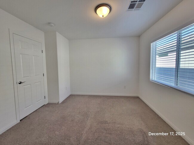 Building Photo - 5866 Aurora Gold Ave