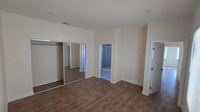 Building Photo - 6504 Tujunga Ave