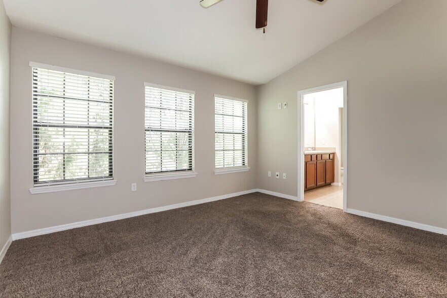 Building Photo - 5511 Kinglethill Dr