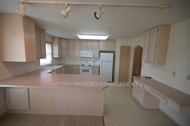 Building Photo - 3 bed 2 bath in a country setting