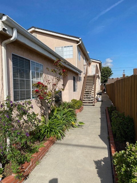 Unit #3 Upstairs - 668 W 19th St