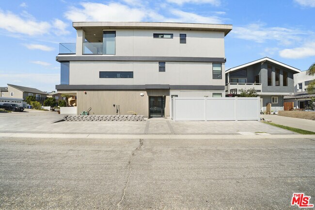 Building Photo - 1500 Ocean Dr