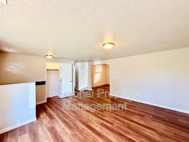 Building Photo - 4603 NE 122nd Ave