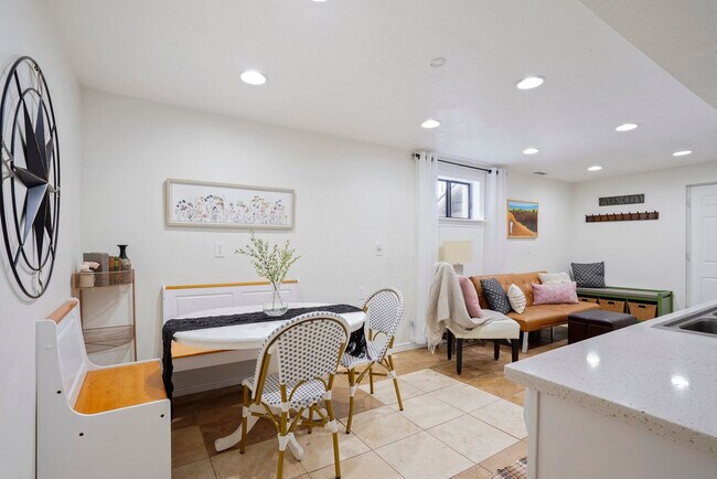 Building Photo - 540 Crestview Dr