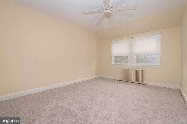 Building Photo - 1325 Crofton Rd
