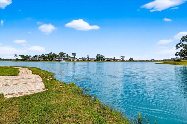 Building Photo - 10727 River Walk Dr