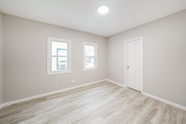 Building Photo - 593 Emerson St