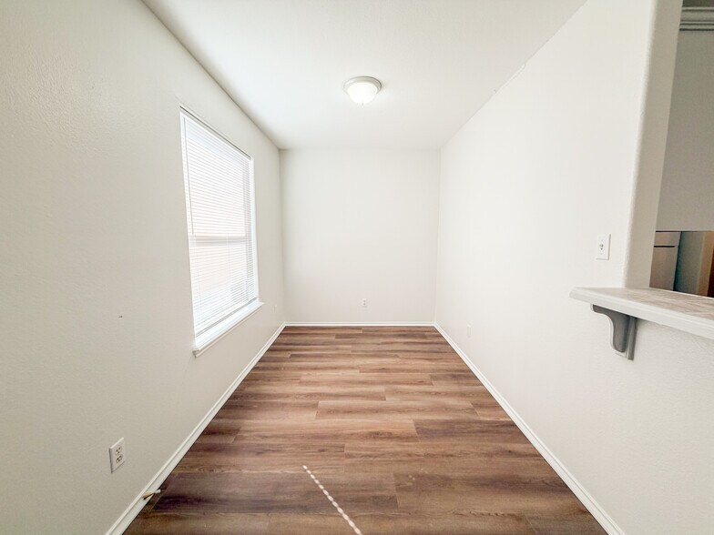 Building Photo - 709 Sonesta Dr