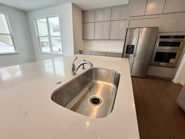 Building Photo - 6173 S Trailwoods Dr