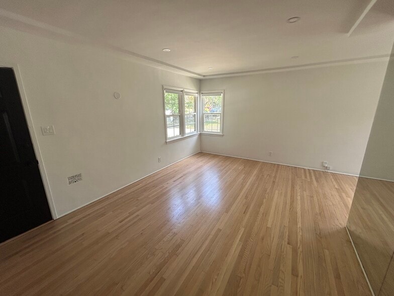 Building Photo - 10574 Ayres Ave