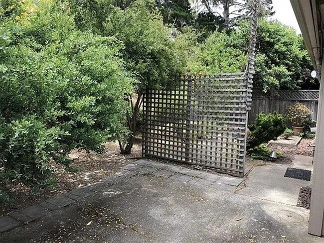 Building Photo - Pacific Grove safe home