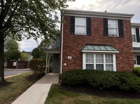 Building Photo - 384 Inwood Ct