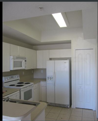 Building Photo - 8858 W Flagler St
