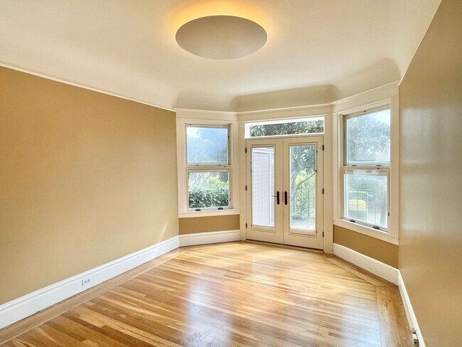 Building Photo - Lower Pacific Heights 2BR/2BA Condo With Bonus Room! Deck! Yard! Garage!  PROGRESSIVE